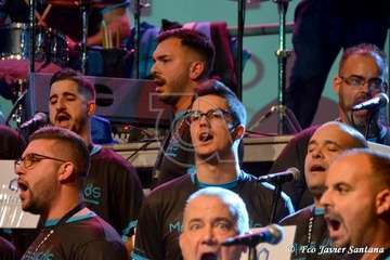 Acto de presentación de la murga teldense Los Nietos de Sarymanchez en el Teatro Víctor Jara de Vecindario (Foto Francisco Javier Santana)